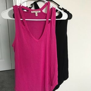 Set of two tanks 💕🖤